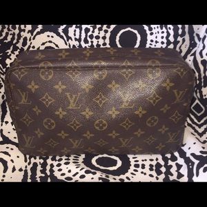 Louis Vuitton Trousse Toilette 28